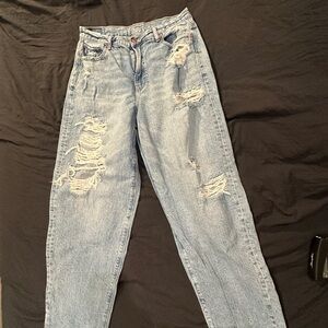 American Eagle Outfitters Ripped Light Blue relaxed mom Jeans size 8 regular